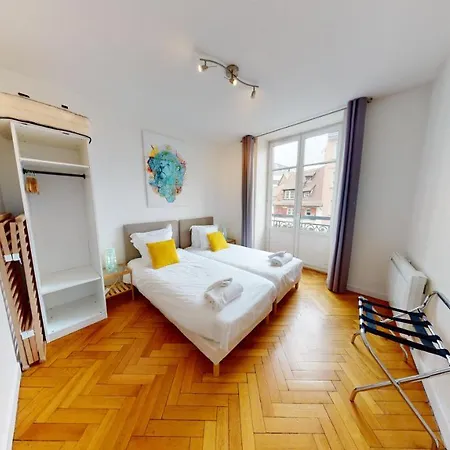 Rue Du 22 Novembre *